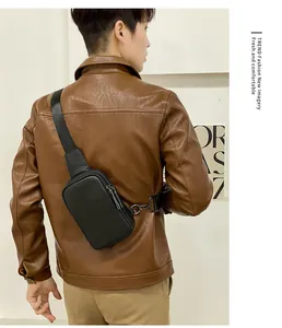 Vue détaillée d'un sac de poitrine pour hommes en cuir noir véritable avec bandoulière