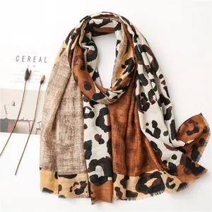 Elegante sciarpa leopardata marrone, scialle parasole sottile e traspirante per moda donna