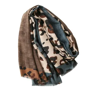 Sciarpa leopardata marrone da donna versatile, scialle traspirante e morbido per sole