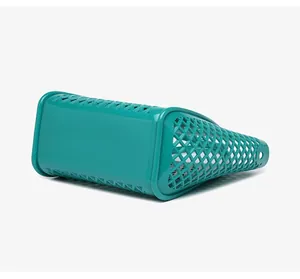Detailansicht der türkis farbenen hohlen Jelly-Tasche mit stabiler Rauten-Mesh-Struktur.