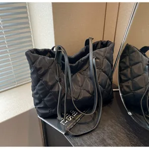 Sac Fourre-Tout Matelassé pour Femmes Grande Capacité Losange Surpiqûre Sac à Épaule Minimaliste Urbain Mode Navettage