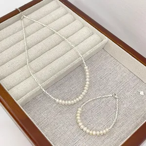 Elegant S925 silver necklace and bracelet set with natural pearls in a jewelry tray