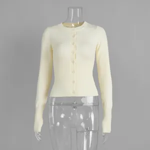 Elegante cardigan in maglia crema a maniche lunghe con vita a costine, slim fit
