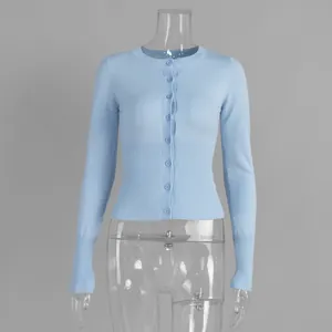 Elegante cardigan azzurro in maglia a maniche lunghe slim fit con bottoni frontali