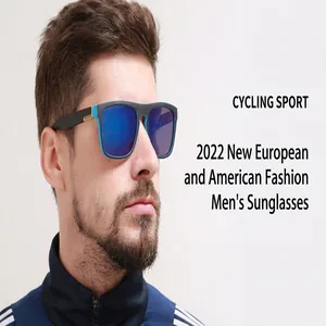 Nahaufnahme eines Mannes mit modischer, blau getönter UV400 Sport-Sonnenbrille