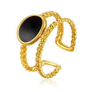 Eleganter goldbeschichteter Edelstahlring mit schwarzem Oval und gedrehtem Design