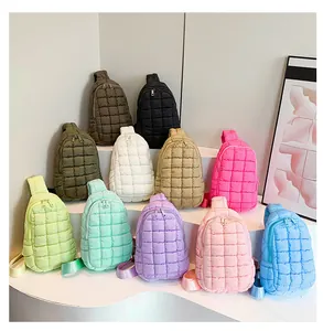 Collezione di borse a tracolla in nylon trapuntato leggero in colori pastello