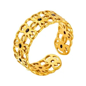 Eleganter goldener Edelstahl-Ring mit Blumenmuster, Kristallen und offenem Design