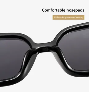 Nahaufnahme bequemer integrierter Nasenpads an einer schwarzen quadratischen Sonnenbrille