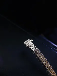 Close-up macro shot of S925 silver bracelet clasp with AG925 and 7.26ct hallmark engraving