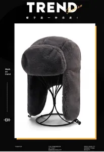 Chapeau Ushanka en peluche grise épaisse avec cache-oreilles pour l'hiver