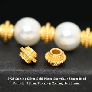 Macro view of S925 gold-plated snowflake spacer beads with detailed product dimensions.