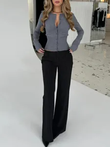 Elegante cardigan in maglia grigia slim fit con bottoni e maniche lunghe da donna