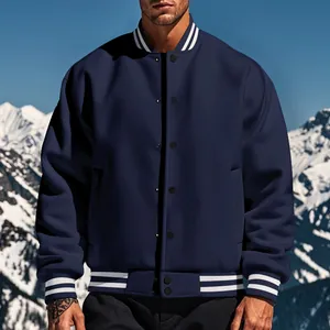 Giacca varsity da uomo in pile blu navy con dettagli a costine a righe bianche di qualità.