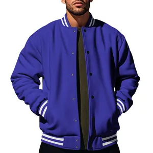 Giacca varsity blu reale da uomo con bordi a coste a righe bianche e bottoni automatici.