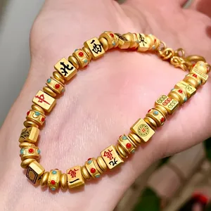 Goldfarbenes Mahjong-Armband mit dreizehn Waisen-Anhängern im luxuriösen Retro-Stil.