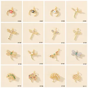 Selezione di ciondoli in zircone micro-pavé con disegni di libellula e albero della vita.
