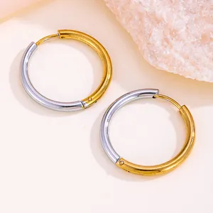 Élégantes boucles d'oreilles créoles bicolores en acier inoxydable plaqué or 18 carats