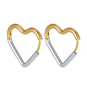 Élégantes boucles d'oreilles créoles cœur bicolores en acier titane plaqué or 18 carats