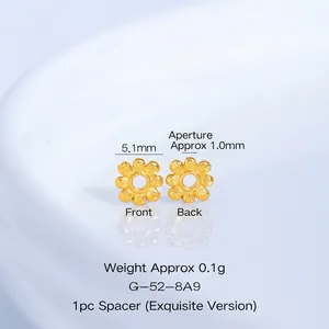 Détail d'une perle intercalaire fleur dorée de 5,1mm avec ouverture de 1,0mm et poids