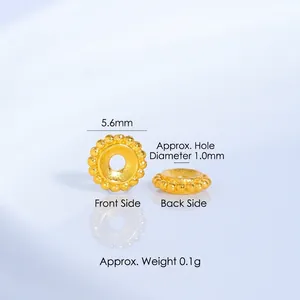 Vue macro détaillée d'une perle d'espacement fleur dorée pour bijoux DIY 5,6 mm