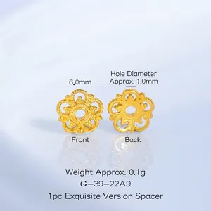 Détail d'une perle intercalaire fleur à 6 pétales dorée creuse pour bijoux DIY