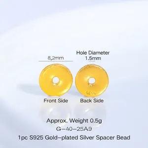 Gros plan d'une perle intercalaire en argent S925 plaqué or avec dimensions pour DIY