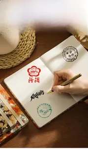 Cuaderno A5 vintage de pana floral con detalle de encuadernación plana de 180 grados