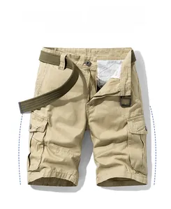 Detailansicht der Retro-Baumwoll-Cargoshorts für Herren mit grünem Leinengürtel