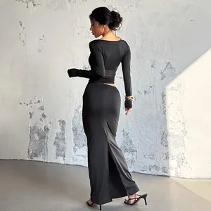Robe longue noire sexy à manches longues avec empiècements en mesh et dos nu élégant