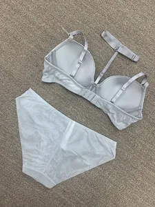 Vue détaillée ensemble lingerie sexy gris avec tour de cou amovible et résille