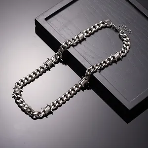 Élégant collier à maillons cubains en fil de fer barbelé argenté punk pour hommes