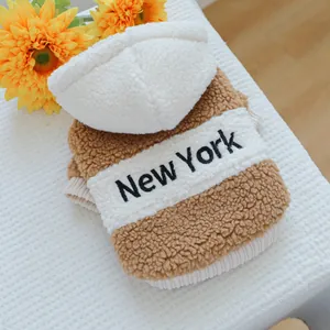 Morbida felpa con cappuccio per cani in pile teddy con ricamo New York dettagliato sul retro