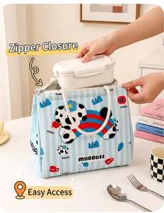 Detailed view of the cute puppy pattern insulated lunch bag with zipper closure