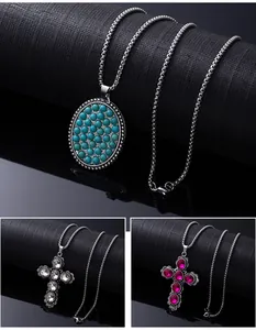 Colliers rétro en turquoise et croix avec chaîne en acier inoxydable style bohème.