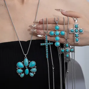 Collier croix en turquoise naturelle style bohème vintage avec chaîne en acier titane