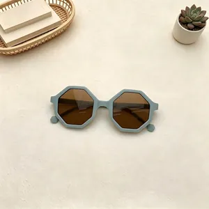 Eleganti occhiali da sole per bambini con montatura ottagonale azzurra e lenti anti-UV