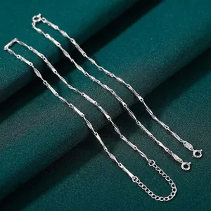 Collar de cadena de lingote de plata de ley S925 para mujer sobre tela verde