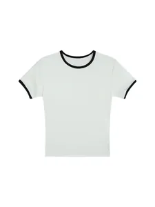 Minimalist slim fit round neck T-shirt with contrast black trim and short sleeves