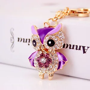 Porte-clés hibou mignon avec strass violets et chaîne en métal doré pour sacs.