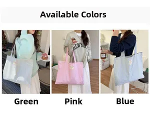 Grand sac cabas en toile rayée disponible en vert, rose et bleu pour femmes.