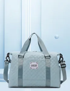 Sac de sport bleu clair matelassé de grande capacité pour le voyage et le fitness