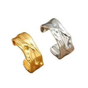 Anelli aperti con trama ondulata irregolare in oro e argento, acciaio inossidabile reg.