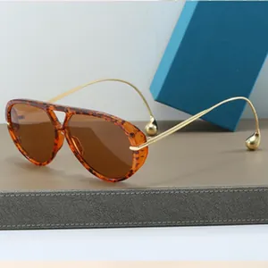 Fashion oversized aviator sunglasses with tortoiseshell frame and gold metal arms