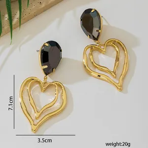 Detailed dimensions of elegant gold heart-shaped earrings with black teardrop gemstones.