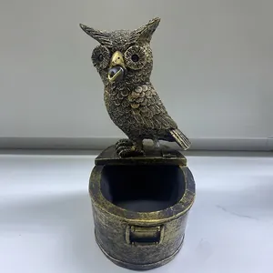 Scultura di gufo in resina per fontane da giardino e giochi d'acqua ornamentali.