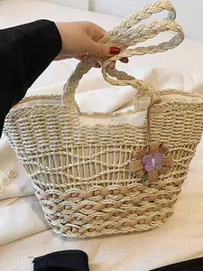 Große geflochtene Strohtasche für Damen Sommerurlaub am Strand mit Schmetterlingsanhänger
