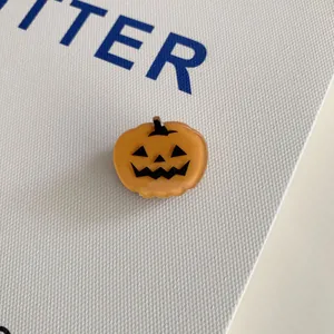 Mini Halloween pumpkin hair claw clip made of orange acrylic for cute festive hair styling