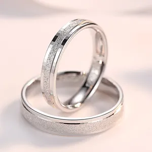 Eleganti anelli per coppia in argento S925 con centro opaco e bordi smussati lucidi