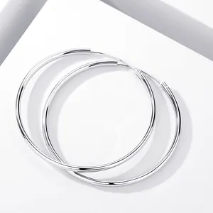 Grandes créoles élégantes en argent fin 999 avec finition polie pour femmes.